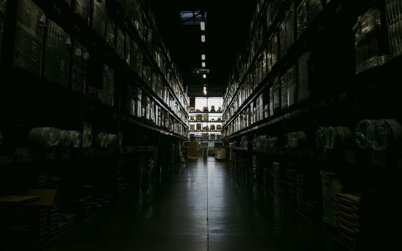 Centro logístico con inventario de equipos de medición
