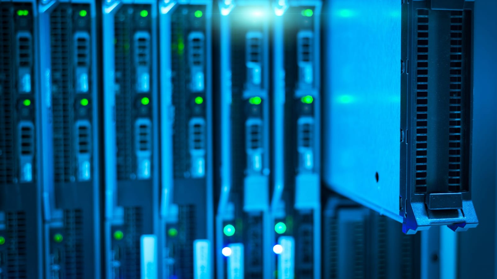 Racks de servidores en centro de datos