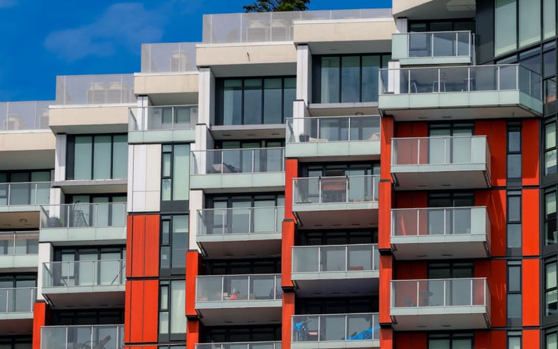 Exterior de condominio moderno