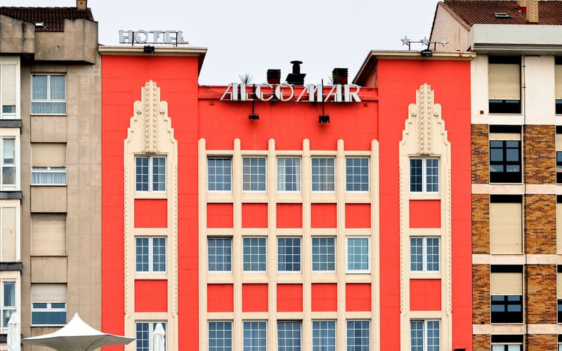 Edificio de hotel moderno